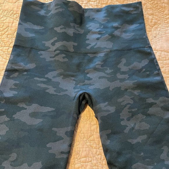 NWOT SPANX Black Camouflage High-Waisted Leggings - Picture 4 of 5